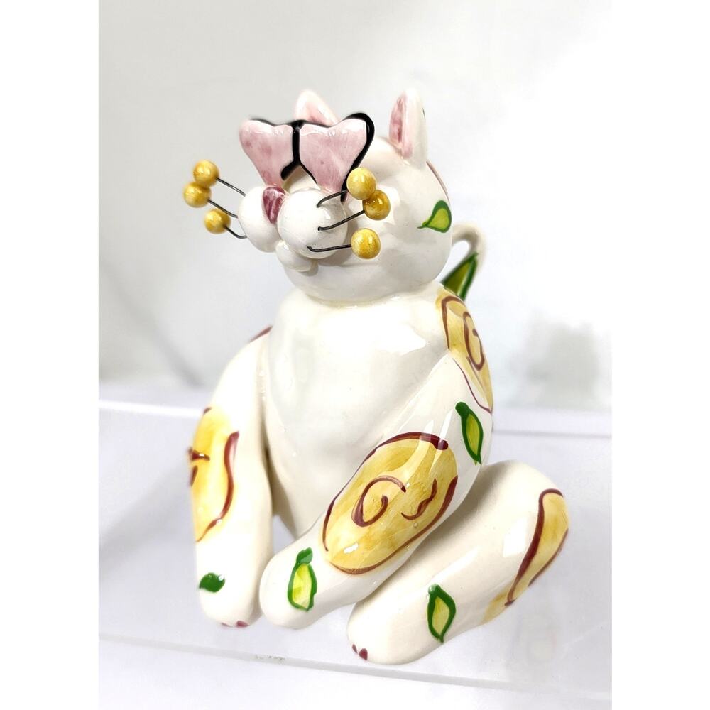 2001 Amy Lacombe Whimsical Floral Cat w/Heart Glasses Wire Whiskers White/Yellow